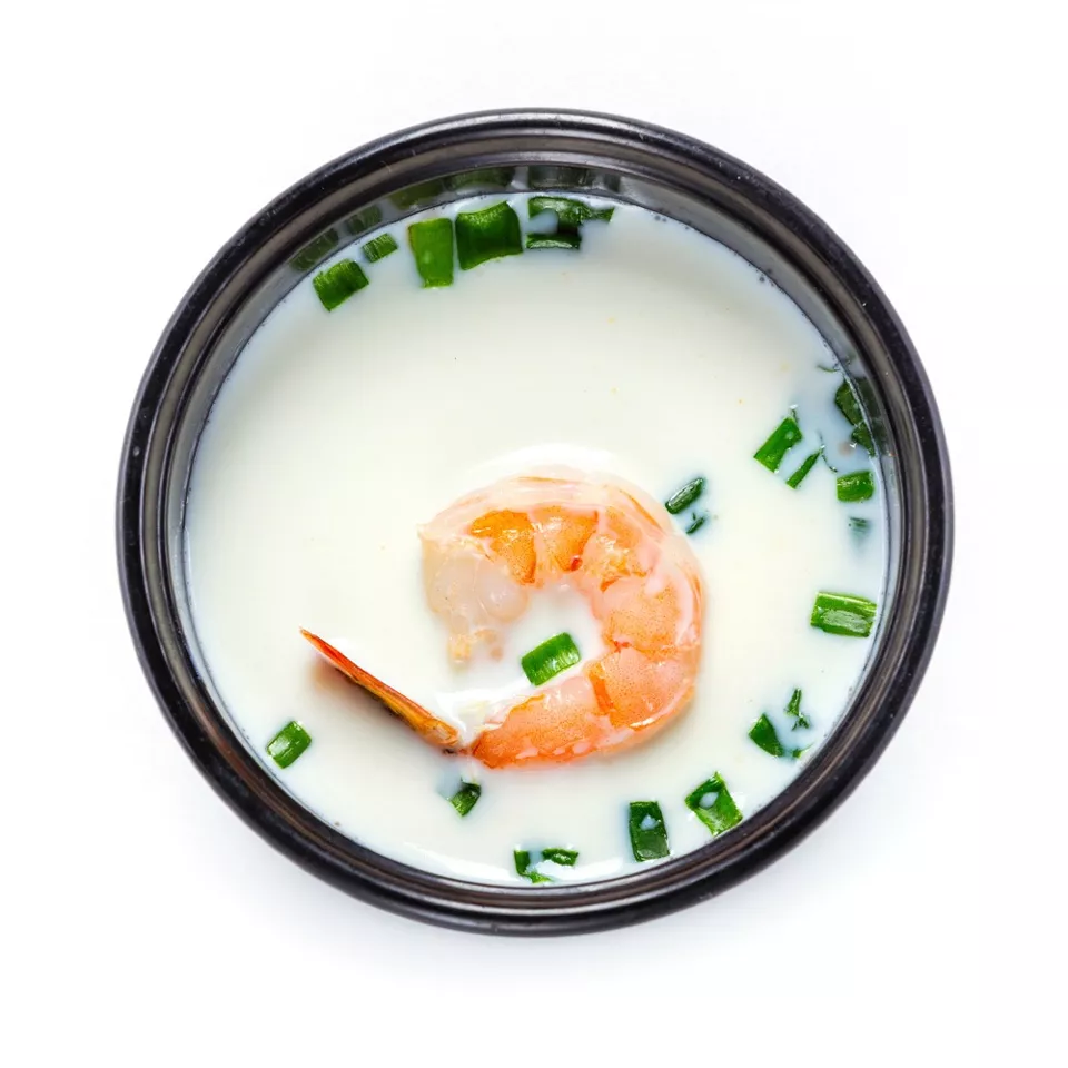 Thaise kokossoep met kip, scampi’s en citroengras (fris en kruidig) 